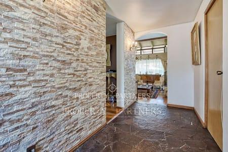 Excelente ubicación, casa con gran jardín y buenos espacios. en Los Trapenses, La Dehesa, Región Metropolitana Excelente ubicación, casa con gran jardín y buenos espacios. en Los Trapenses, La Dehesa, Región Metropolitana