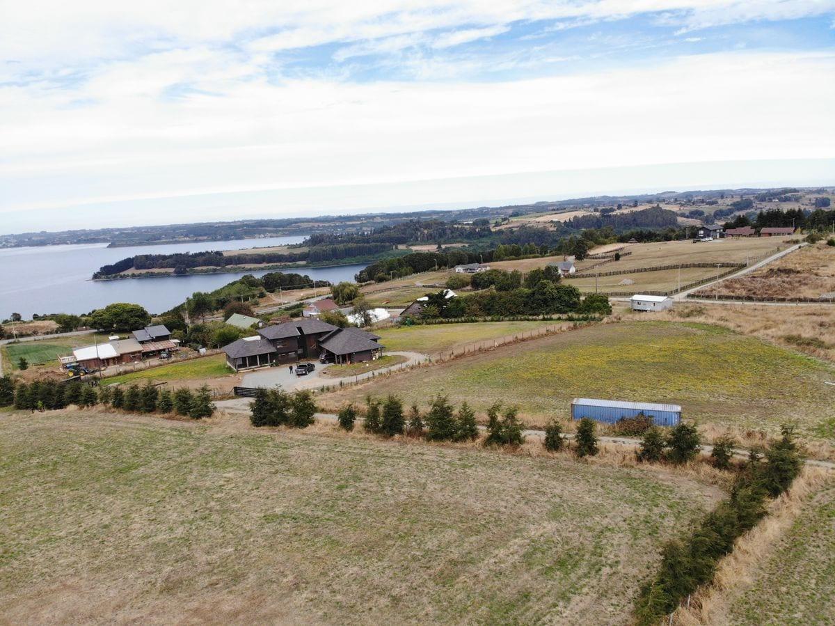 Espectacular casa con gran vista al lago Llanquihue en Punta Larga en Frutillar, Región de Los Lagos Espectacular casa con gran vista al lago Llanquihue en Punta Larga en Frutillar, Región de Los Lagos