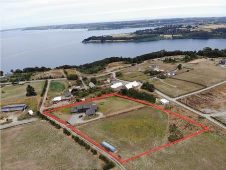 Espectacular casa con gran vista al lago Llanquihue en Punta Larga en Frutillar, Región de Los Lagos Espectacular casa con gran vista al lago Llanquihue en Punta Larga en Frutillar, Región de Los Lagos