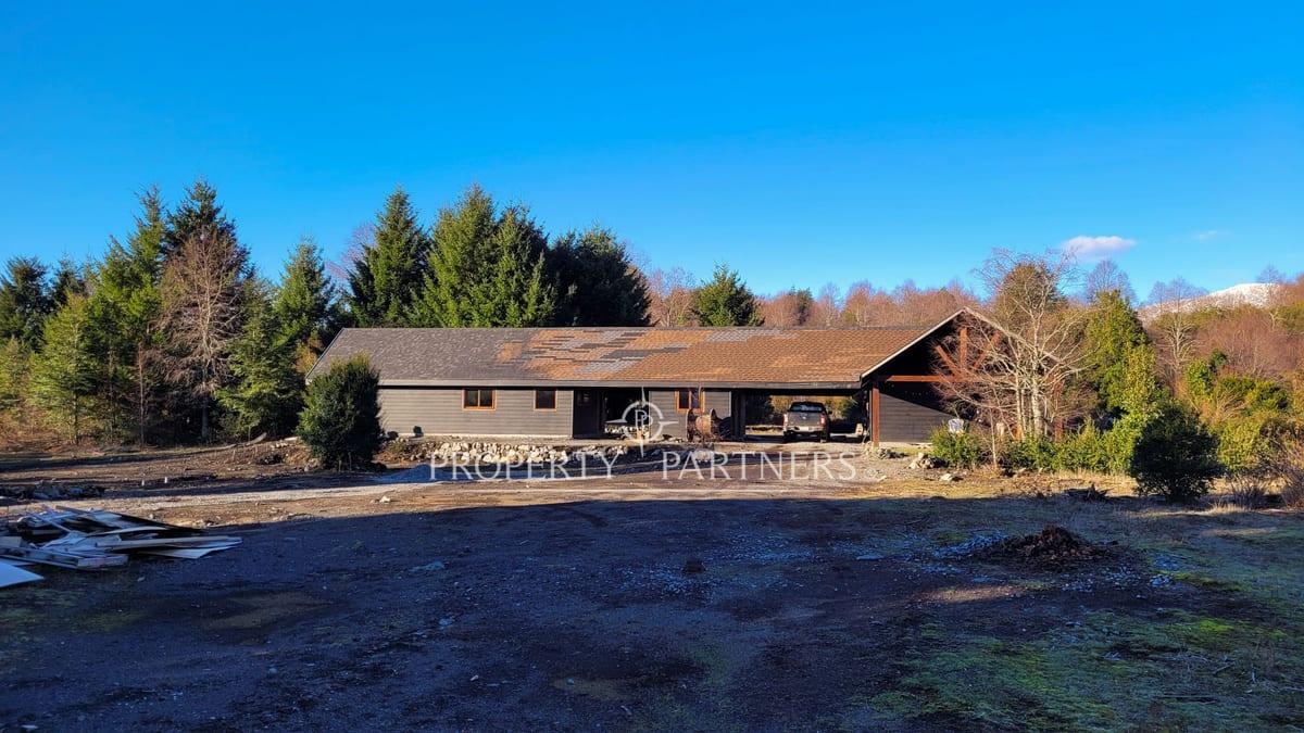 Casa estilo galpón en La Reserva de Pucón en Pucon, Región de Araucania Casa estilo galpón en La Reserva de Pucón en Pucon, Región de Araucania