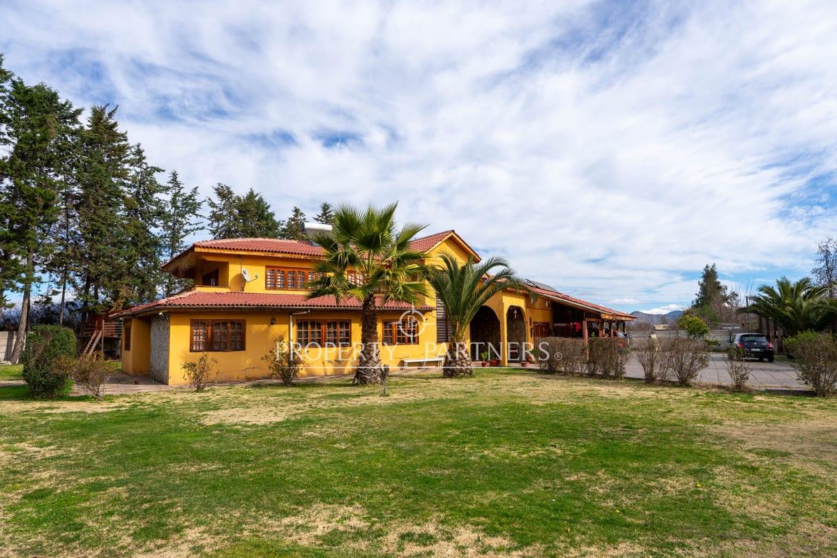 Casa en venta en Pirque: amplios espacios, piscina y gran quincho en El Llano, Pirque, Región Metropolitana Casa en venta en Pirque: amplios espacios, piscina y gran quincho en El Llano, Pirque, Región Metropolitana