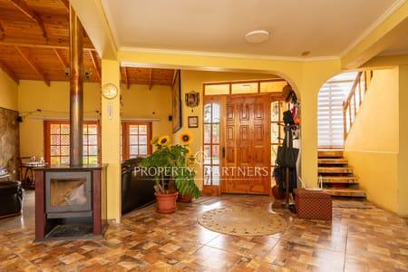 Casa en venta en Pirque: amplios espacios, piscina y gran quincho en El Llano, Pirque, Región Metropolitana Casa en venta en Pirque: amplios espacios, piscina y gran quincho en El Llano, Pirque, Región Metropolitana