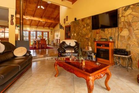 Casa en venta en Pirque: amplios espacios, piscina y gran quincho en El Llano, Pirque, Región Metropolitana Casa en venta en Pirque: amplios espacios, piscina y gran quincho en El Llano, Pirque, Región Metropolitana
