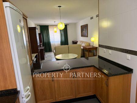 Se vende piso de 80 m² en planta baja, totalmente exterior y adaptado para personas con movilidad reducida, ubicado en una tranquila urbanización de solo 11 viviendas construida en 2007 en Campanillas, Málaga, Provincia de Málaga Se vende piso de 80 m² en planta baja, totalmente exterior y adaptado para personas con movilidad reducida, ubicado en una tranquila urbanización de solo 11 viviendas construida en 2007 en Campanillas, Málaga, Provincia de Málaga