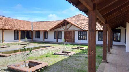 Espectacular Casa con gran Terreno en el Huique en Palmilla, Región de Libertador Bernardo O'Higgins Espectacular Casa con gran Terreno en el Huique en Palmilla, Región de Libertador Bernardo O'Higgins