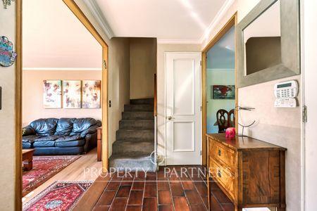 Acogedora casa en San Carlos de Apoquindo a pasos de Colegios y Universidades . en San Carlos de Apoquindo, Las Condes, Región Metropolitana Acogedora casa en San Carlos de Apoquindo a pasos de Colegios y Universidades . en San Carlos de Apoquindo, Las Condes, Región Metropolitana