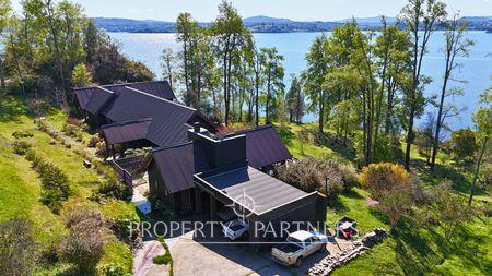 Espectacular casa con 2 ha y mas de 110 mts de orilla de Lago en Ensenada, Panguipulli, Región de Los Rios Espectacular casa con 2 ha y mas de 110 mts de orilla de Lago en Ensenada, Panguipulli, Región de Los Rios