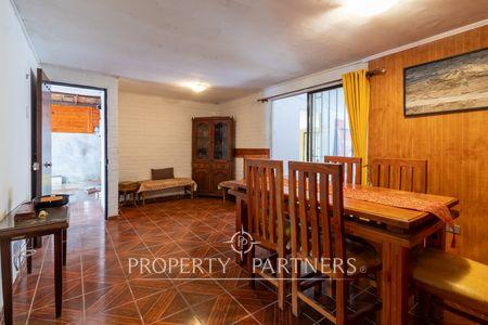 Céntrica casa, en tranquilo sector de La Florida y con gran patio. Oportunidad! en La Florida, Región Metropolitana Céntrica casa, en tranquilo sector de La Florida y con gran patio. Oportunidad! en La Florida, Región Metropolitana