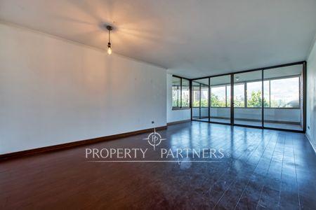 Estupendo y amplio departamento con vista despejada al Oriente en Manquehue Sur, Las Condes, Región Metropolitana Estupendo y amplio departamento con vista despejada al Oriente en Manquehue Sur, Las Condes, Región Metropolitana