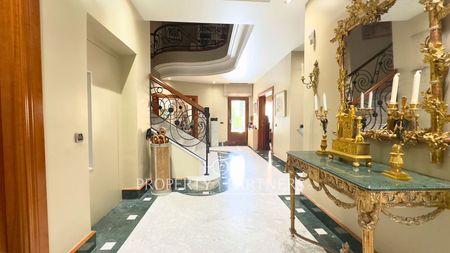 Espectacular chalet a la venta en el prestigioso parque del Conde Orgaz de Madrid. en Conde Orgaz Piovera, Hortaleza, Madrid, Provincia de Madrid Espectacular chalet a la venta en el prestigioso parque del Conde Orgaz de Madrid. en Conde Orgaz Piovera, Hortaleza, Madrid, Provincia de Madrid