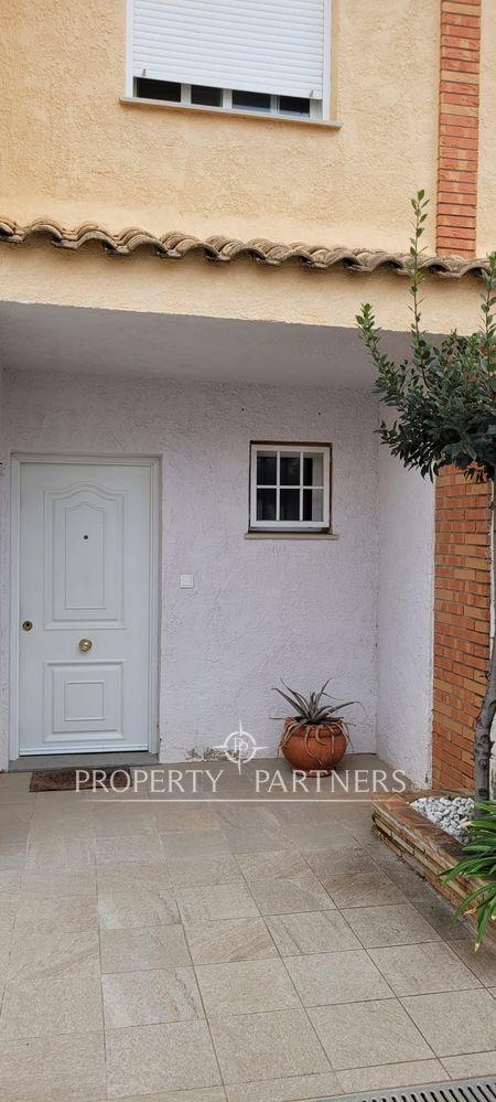 CHALET PAREADO EN LA POBLA DE VALLBONA en Provincia de Valencia CHALET PAREADO EN LA POBLA DE VALLBONA en Provincia de Valencia