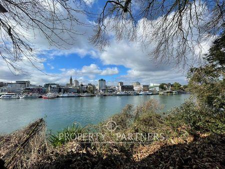 Espectacular casa orilla Río Valdivia en Isla Teja, Valdivia, Región de Los Rios Espectacular casa orilla Río Valdivia en Isla Teja, Valdivia, Región de Los Rios