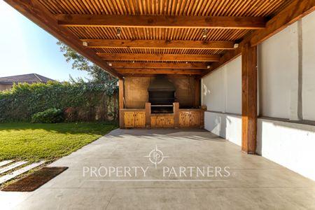 Oportunidad !!!!! luminosa e impecable casa en exclusivo condominio en Onofre Jarpa, La Reina, Región Metropolitana Oportunidad !!!!! luminosa e impecable casa en exclusivo condominio en Onofre Jarpa, La Reina, Región Metropolitana