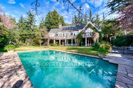 Casa en Jardín de la Dehesa, cercana a colegios y comercio. Excelente conectividad en Jardín La Dehesa, Los Trapenses, Región Metropolitana Casa en Jardín de la Dehesa, cercana a colegios y comercio. Excelente conectividad en Jardín La Dehesa, Los Trapenses, Región Metropolitana