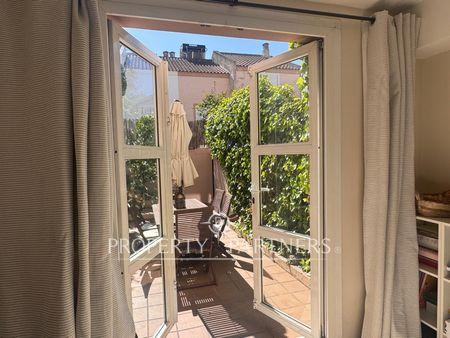 ACOGEDOR y AMPLIO ADOSADO, en prestigiosa urbanización de ROCAFORT. 5 habitaciones, 3 baños. en Provincia de Valencia ACOGEDOR y AMPLIO ADOSADO, en prestigiosa urbanización de ROCAFORT. 5 habitaciones, 3 baños. en Provincia de Valencia