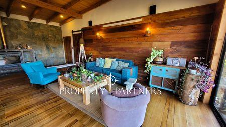 Casa con estero y vistas al volcán Villarrica en Cautín, Región de Araucanía Casa con estero y vistas al volcán Villarrica en Cautín, Región de Araucanía