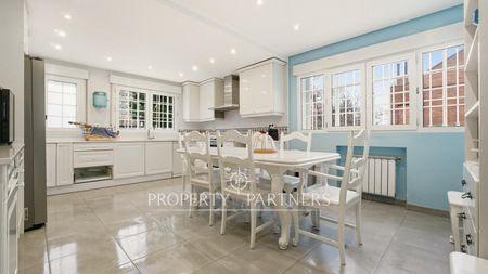 Magnífico chalet pareado ubicado en la zona de Conde Orgaz en Conde Orgaz Piovera, Hortaleza, Madrid, Provincia de Madrid Magnífico chalet pareado ubicado en la zona de Conde Orgaz en Conde Orgaz Piovera, Hortaleza, Madrid, Provincia de Madrid