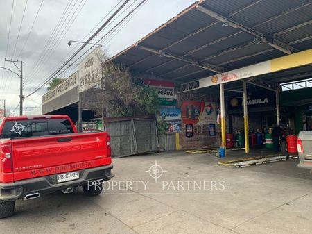 Excelente y amplia propiedad con negocio funcionando en Temuco, Región de Araucania Excelente y amplia propiedad con negocio funcionando en Temuco, Región de Araucania