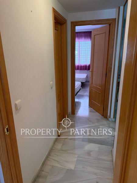 Se vende piso de 80 m² en planta baja, totalmente exterior y adaptado para personas con movilidad reducida, ubicado en una tranquila urbanización de solo 11 viviendas construida en 2007 en Campanillas, Málaga, Provincia de Málaga Se vende piso de 80 m² en planta baja, totalmente exterior y adaptado para personas con movilidad reducida, ubicado en una tranquila urbanización de solo 11 viviendas construida en 2007 en Campanillas, Málaga, Provincia de Málaga