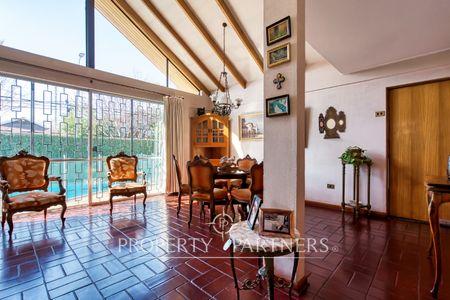 Acogedora casa en sector residencial en Alonso de Camargo, Las Condes, Región Metropolitana Acogedora casa en sector residencial en Alonso de Camargo, Las Condes, Región Metropolitana