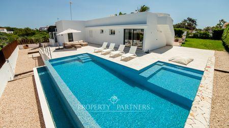 Encantador Chalet en Cala n Blanes, Menorca en Menorca, Islas Baleares Encantador Chalet en Cala n Blanes, Menorca en Menorca, Islas Baleares