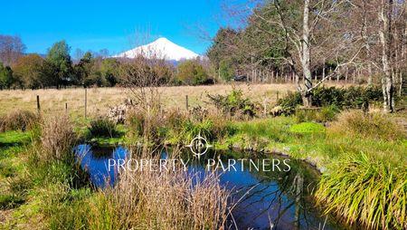 Casa con estero y vistas al volcán Villarrica en Cautín, Región de Araucanía Casa con estero y vistas al volcán Villarrica en Cautín, Región de Araucanía