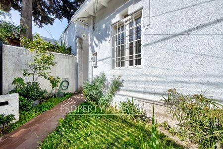 Remodelada, Metros del Metro y de Mall Plaza Egaña. en Lynch, La Reina, Región Metropolitana Remodelada, Metros del Metro y de Mall Plaza Egaña. en Lynch, La Reina, Región Metropolitana