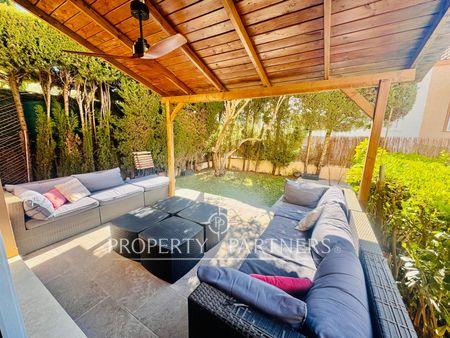 ACOGEDOR y AMPLIO ADOSADO, en prestigiosa urbanización de ROCAFORT. 5 habitaciones, 3 baños. en Provincia de Valencia ACOGEDOR y AMPLIO ADOSADO, en prestigiosa urbanización de ROCAFORT. 5 habitaciones, 3 baños. en Provincia de Valencia