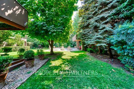 Mediterránea en Barrio Consolidado en Los Nogales, La Dehesa en Lomas de La Dehesa, Los Trapenses, Región Metropolitana Mediterránea en Barrio Consolidado en Los Nogales, La Dehesa en Lomas de La Dehesa, Los Trapenses, Región Metropolitana