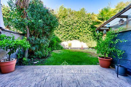 Acogedora casa en San Carlos de Apoquindo a pasos de Colegios y Universidades . en San Carlos de Apoquindo, Las Condes, Región Metropolitana Acogedora casa en San Carlos de Apoquindo a pasos de Colegios y Universidades . en San Carlos de Apoquindo, Las Condes, Región Metropolitana