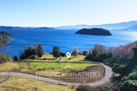 Terreno con excelente vista y acceso al Lago Ranco en Lago Ranco, Región de Los Rios Terreno con excelente vista y acceso al Lago Ranco en Lago Ranco, Región de Los Rios