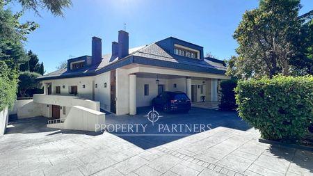 Espectacular chalet a la venta en el prestigioso parque del Conde Orgaz de Madrid. en Conde Orgaz Piovera, Hortaleza, Madrid, Provincia de Madrid Espectacular chalet a la venta en el prestigioso parque del Conde Orgaz de Madrid. en Conde Orgaz Piovera, Hortaleza, Madrid, Provincia de Madrid