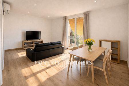 Piso amplio y luminoso de 3 habitaciones en el centro en El Raval, Ciutat Vella, Barcelona, Provincia de Barcelona Piso amplio y luminoso de 3 habitaciones en el centro en El Raval, Ciutat Vella, Barcelona, Provincia de Barcelona