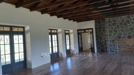 Espectacular Casa con gran Terreno en el Huique en Palmilla, Región de Libertador Bernardo O'Higgins Espectacular Casa con gran Terreno en el Huique en Palmilla, Región de Libertador Bernardo O'Higgins