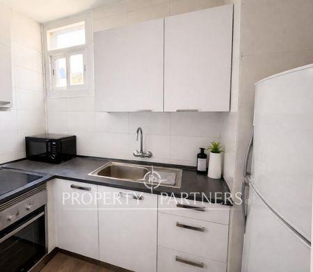 Piso amplio y luminoso de 3 habitaciones en el centro en El Raval, Ciutat Vella, Barcelona, Provincia de Barcelona Piso amplio y luminoso de 3 habitaciones en el centro en El Raval, Ciutat Vella, Barcelona, Provincia de Barcelona