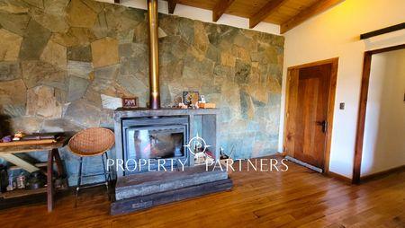 Casa con estero y vistas al volcán Villarrica en Cautín, Región de Araucanía Casa con estero y vistas al volcán Villarrica en Cautín, Región de Araucanía