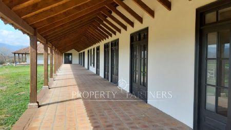 Espectacular Casa con gran Terreno en el Huique en Palmilla, Región de Libertador Bernardo O'Higgins Espectacular Casa con gran Terreno en el Huique en Palmilla, Región de Libertador Bernardo O'Higgins