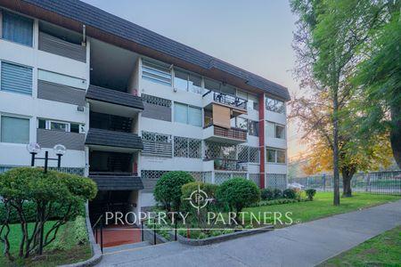 A pasos del metro Los Dominicos, cómodo departamento de tres dormitorios y dos baños. en Mall Plaza Los Dominicos, Las Condes, Región Metropolitana A pasos del metro Los Dominicos, cómodo departamento de tres dormitorios y dos baños. en Mall Plaza Los Dominicos, Las Condes, Región Metropolitana