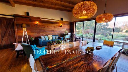 Casa con estero y vistas al volcán Villarrica en Cautín, Región de Araucanía Casa con estero y vistas al volcán Villarrica en Cautín, Región de Araucanía