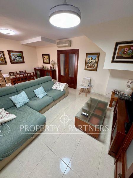 Se vende magnífico chalet adosado de 180 m² en una de las zonas más estratégicas y cómodas del Rincón de la Victoria en Provincia de Málaga Se vende magnífico chalet adosado de 180 m² en una de las zonas más estratégicas y cómodas del Rincón de la Victoria en Provincia de Málaga