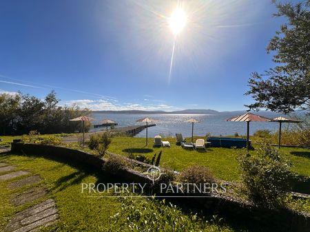 Espectacular Terreno con Casa a Orillas de Lago en Villarrica, Región de Araucania Espectacular Terreno con Casa a Orillas de Lago en Villarrica, Región de Araucania