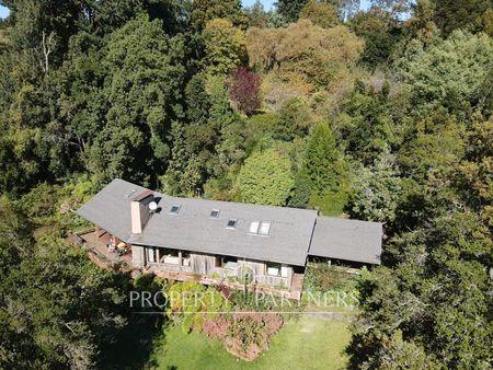 Espectacular Terreno con Casa a Orillas de Lago en Villarrica, Región de Araucania Espectacular Terreno con Casa a Orillas de Lago en Villarrica, Región de Araucania