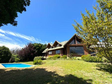 Espectacular casa con vista al lago en Villarrica, Región de Araucania
