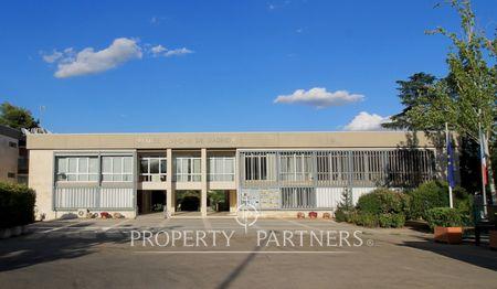 Amplio piso de 3 habitaciones con garaje, urbanización, piscina y pádel a pasos de Metro Arturo Soria. en San Juan Bautista, Ciudad Lineal, Madrid, Provincia de Madrid Amplio piso de 3 habitaciones con garaje, urbanización, piscina y pádel a pasos de Metro Arturo Soria. en San Juan Bautista, Ciudad Lineal, Madrid, Provincia de Madrid