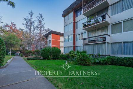 A pasos del metro Los Dominicos, cómodo departamento de tres dormitorios y dos baños. en Mall Plaza Los Dominicos, Las Condes, Región Metropolitana A pasos del metro Los Dominicos, cómodo departamento de tres dormitorios y dos baños. en Mall Plaza Los Dominicos, Las Condes, Región Metropolitana