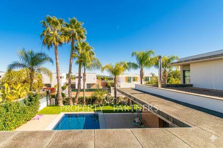 ESPECTACULAR Villa de 670m² junto al Golf Escorpión, Lujo, Espacio y Privacidad 6 habitaciones, 5 baños. en Provincia de Valencia ESPECTACULAR Villa de 670m² junto al Golf Escorpión, Lujo, Espacio y Privacidad 6 habitaciones, 5 baños. en Provincia de Valencia