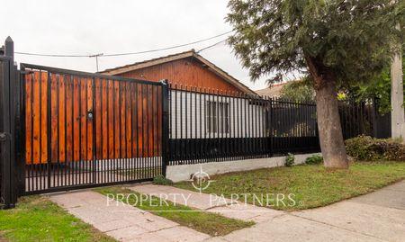 Céntrica casa, en tranquilo sector de La Florida y con gran patio. Oportunidad! en La Florida, Región Metropolitana Céntrica casa, en tranquilo sector de La Florida y con gran patio. Oportunidad! en La Florida, Región Metropolitana