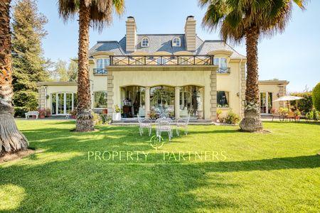 Estilo francés contemporáneo en Las Brisas de Chicureo en Las Brisas, Colina, Región Metropolitana Estilo francés contemporáneo en Las Brisas de Chicureo en Las Brisas, Colina, Región Metropolitana