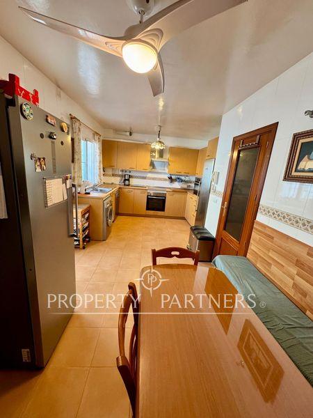 Se vende magnífico chalet adosado de 180 m² en una de las zonas más estratégicas y cómodas del Rincón de la Victoria en Provincia de Málaga Se vende magnífico chalet adosado de 180 m² en una de las zonas más estratégicas y cómodas del Rincón de la Victoria en Provincia de Málaga