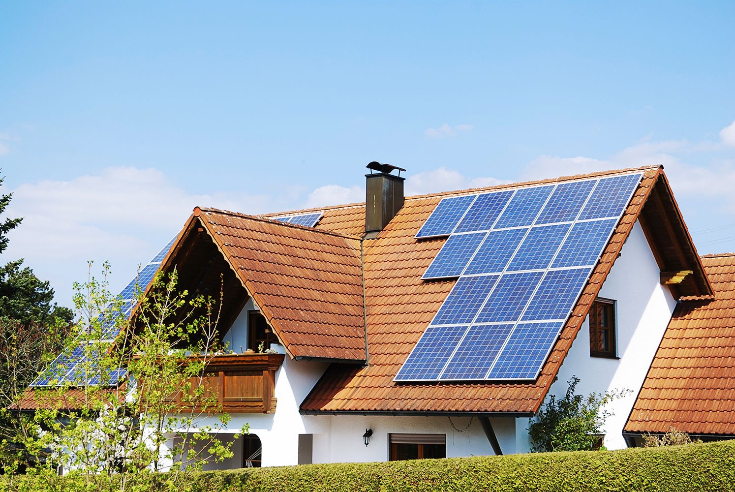 Paneles solares instalados en casa